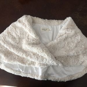 Ivory (Faux Fur) wrap